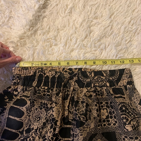 High waisted tapered ankle pants w/ Versace like print - Picture 13 of 13